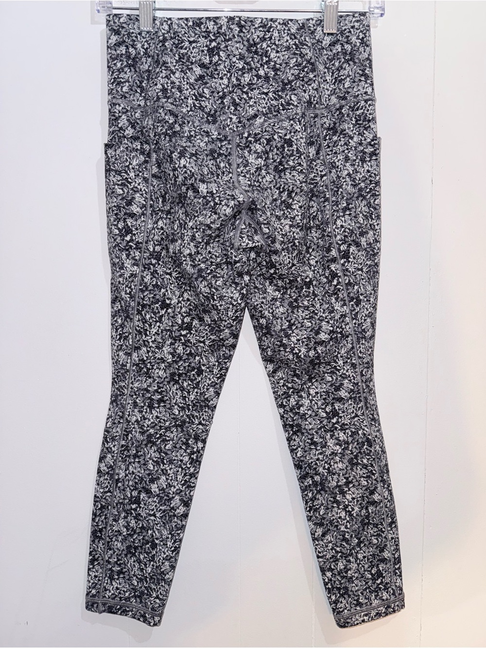 Athleta Salutation Stash Pocket II Textured 7/8 Tight Moonflower Black S - Picture 2 of 7